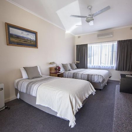 Redhill Cooma Motor Inn ภายนอก รูปภาพ