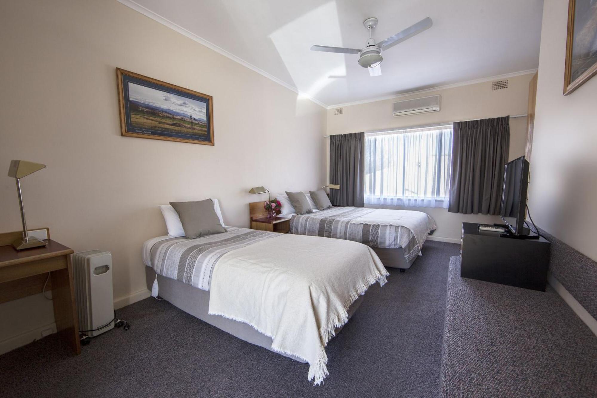 Redhill Cooma Motor Inn ภายนอก รูปภาพ