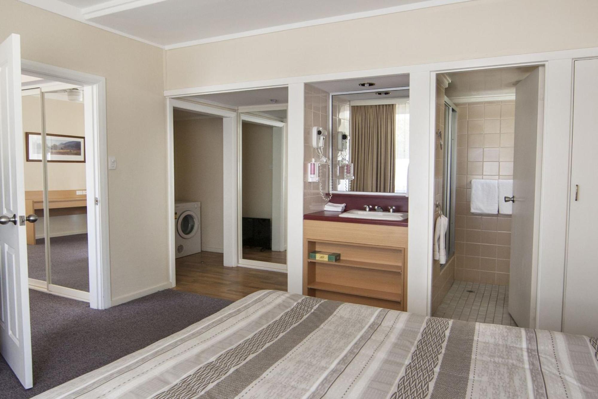Redhill Cooma Motor Inn ภายนอก รูปภาพ