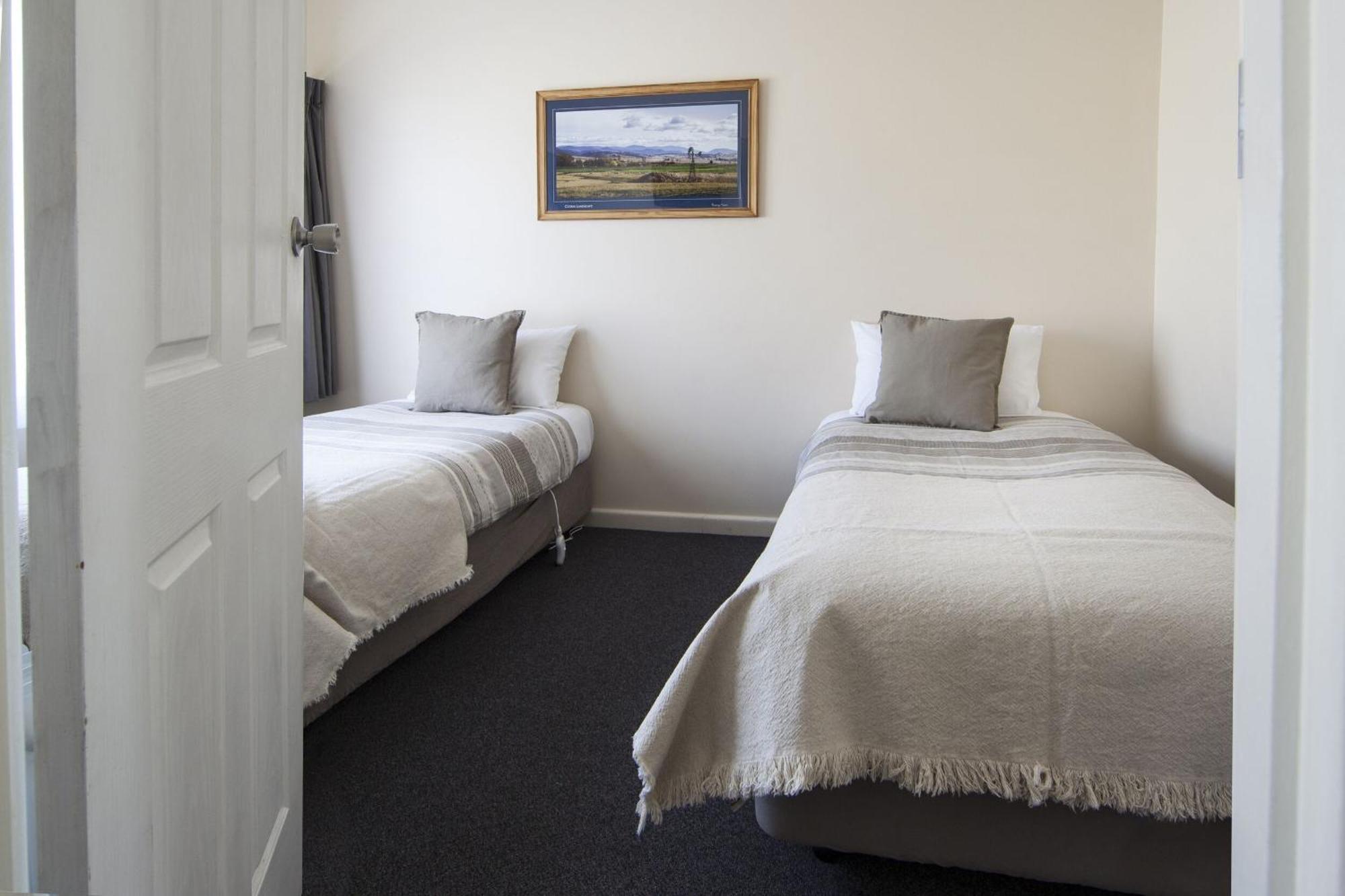Redhill Cooma Motor Inn ภายนอก รูปภาพ