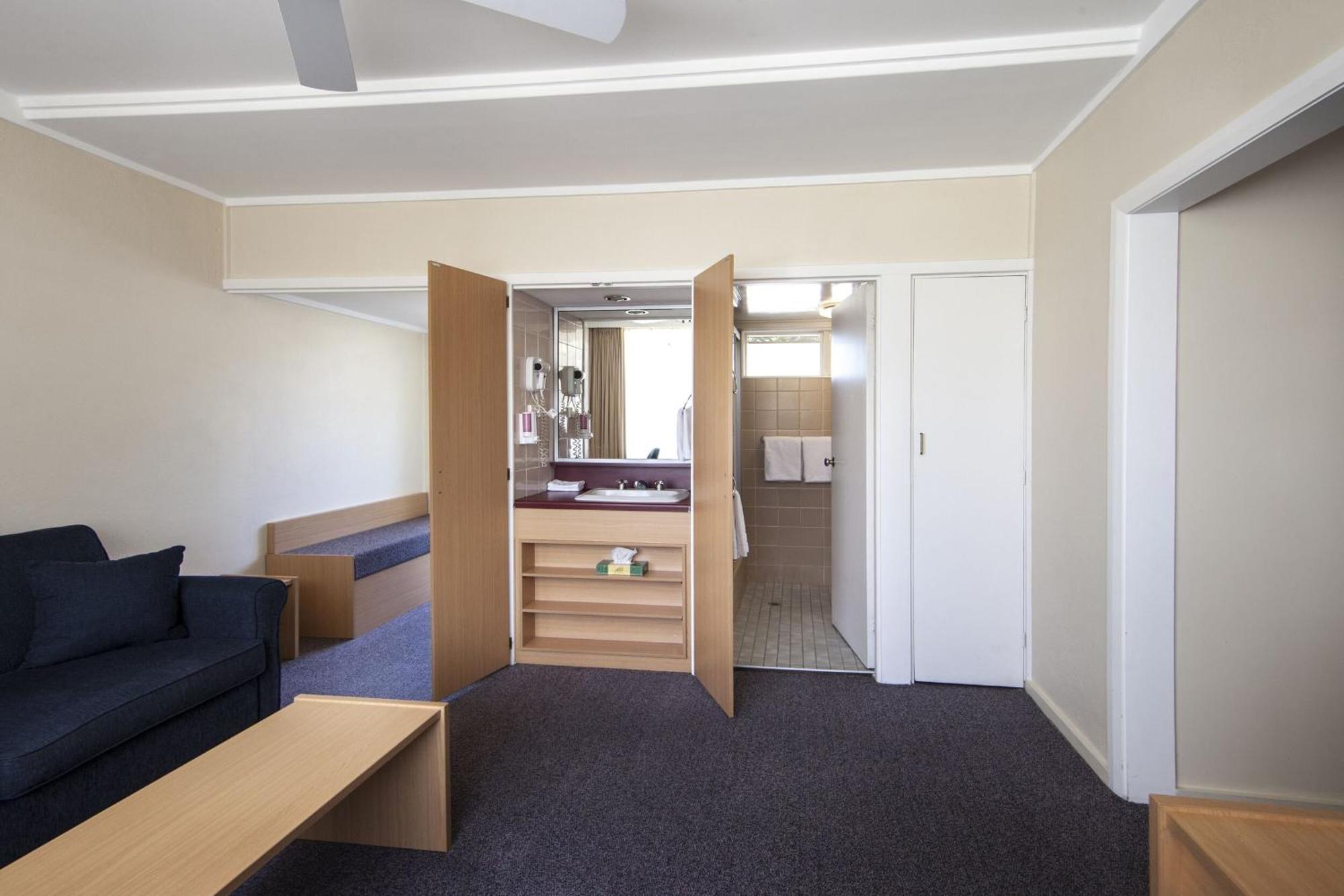 Redhill Cooma Motor Inn ภายนอก รูปภาพ