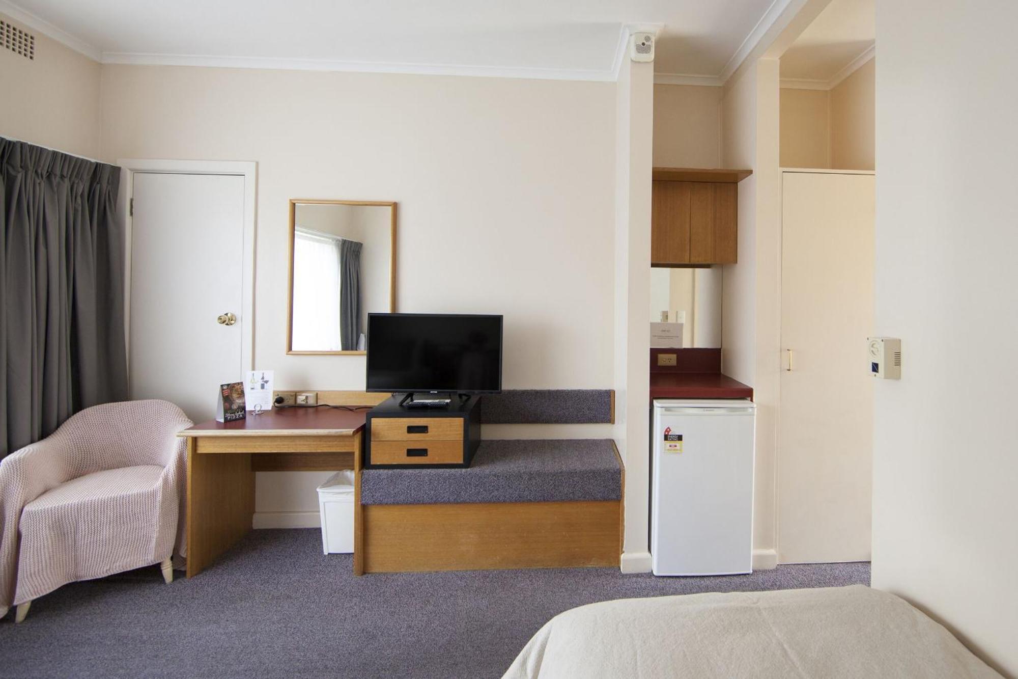Redhill Cooma Motor Inn ภายนอก รูปภาพ
