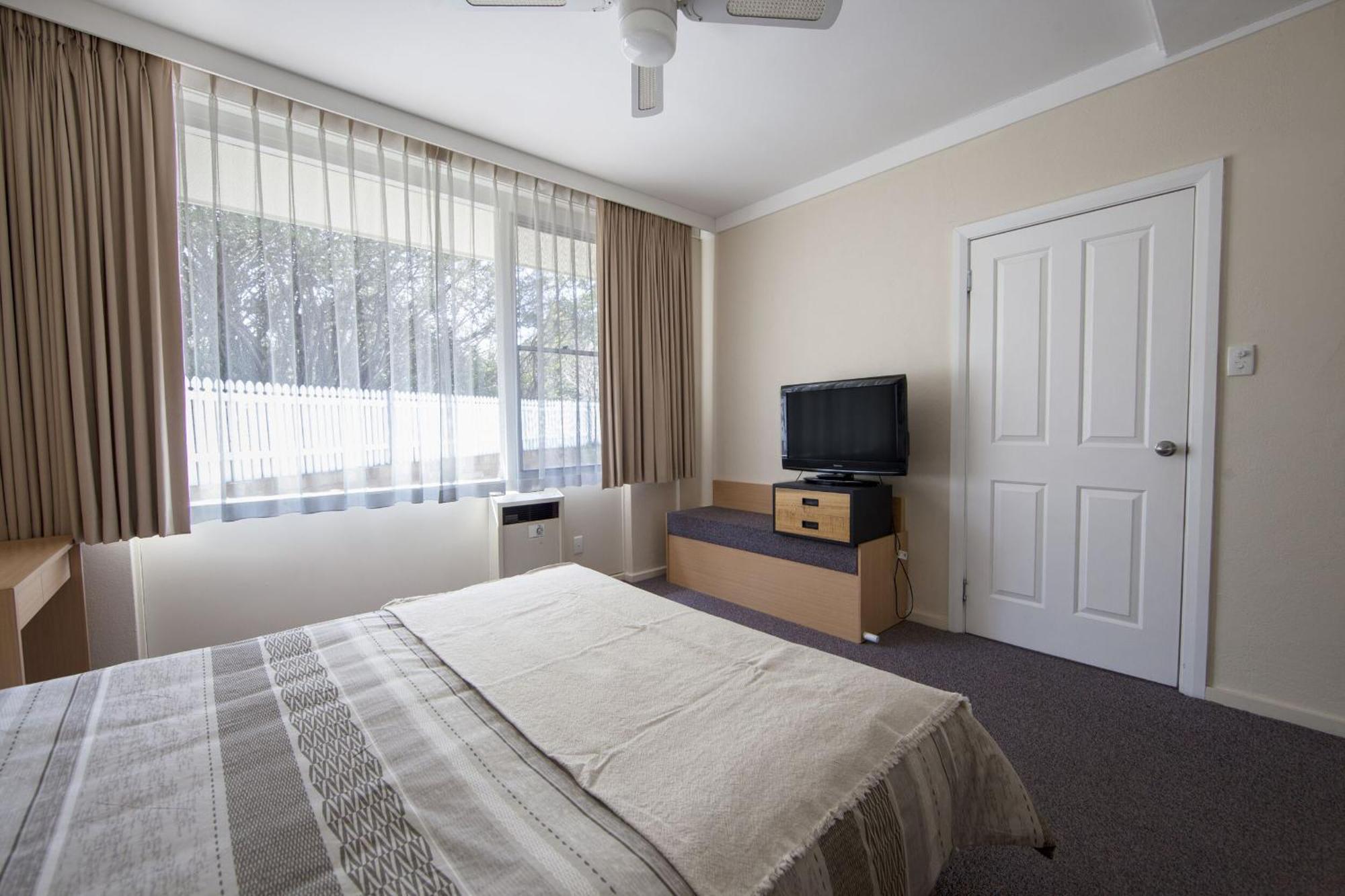 Redhill Cooma Motor Inn ภายนอก รูปภาพ