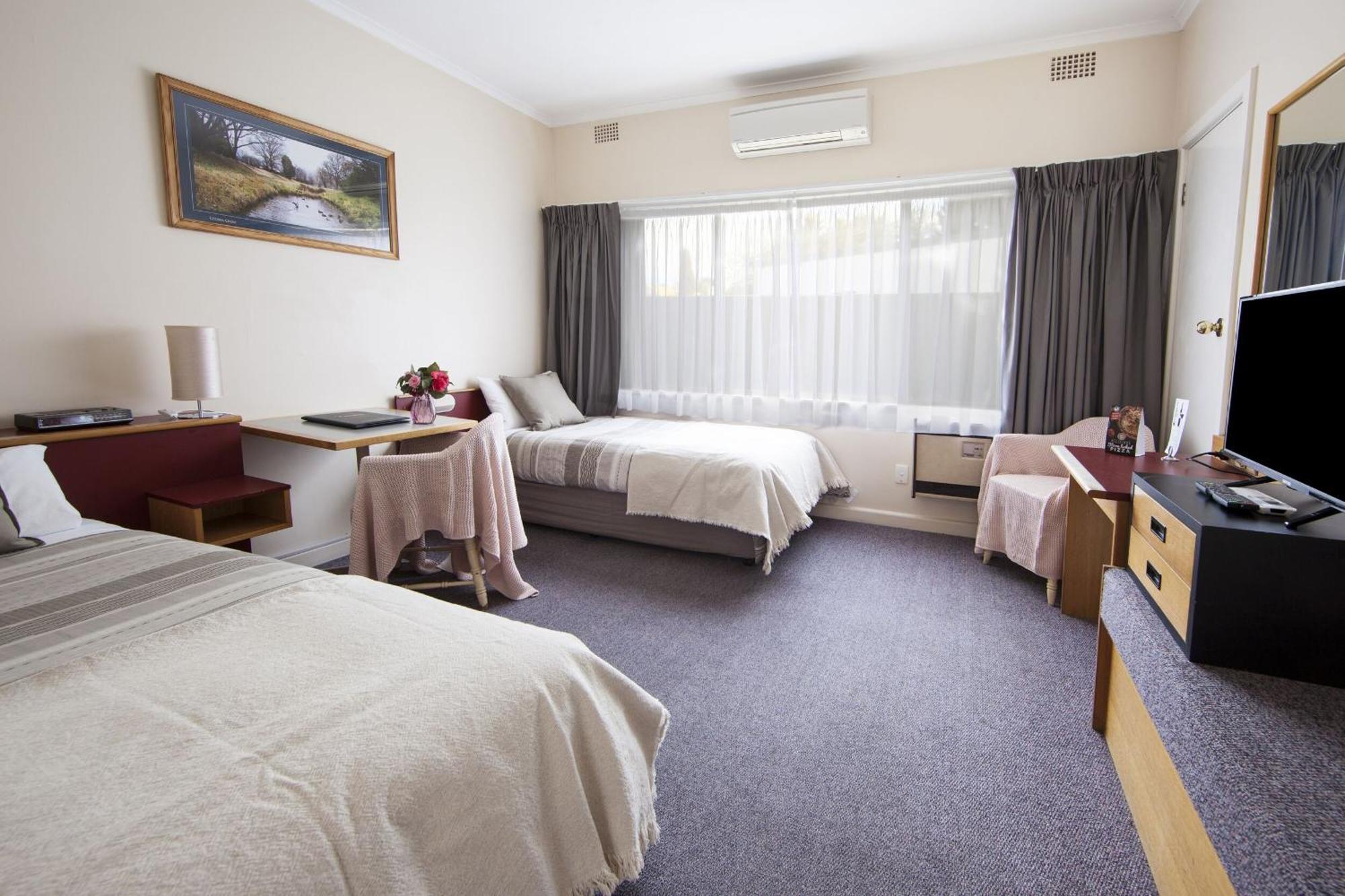 Redhill Cooma Motor Inn ภายนอก รูปภาพ