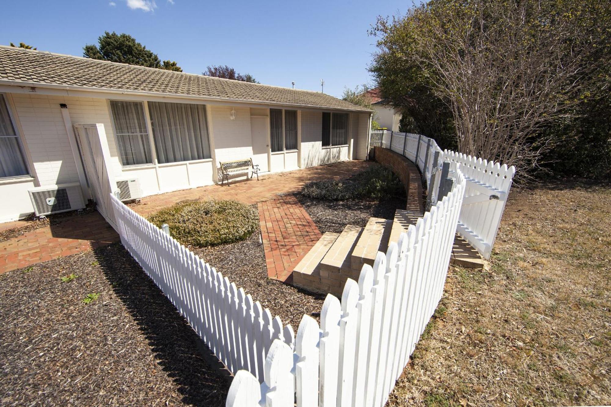 Redhill Cooma Motor Inn ภายนอก รูปภาพ