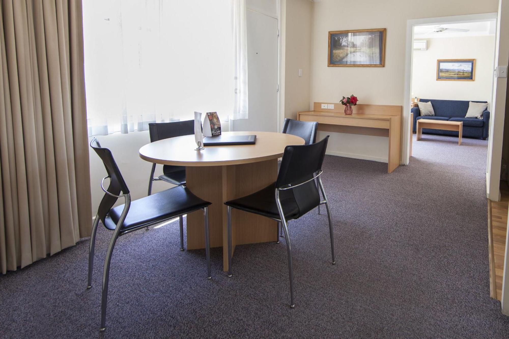 Redhill Cooma Motor Inn ภายนอก รูปภาพ