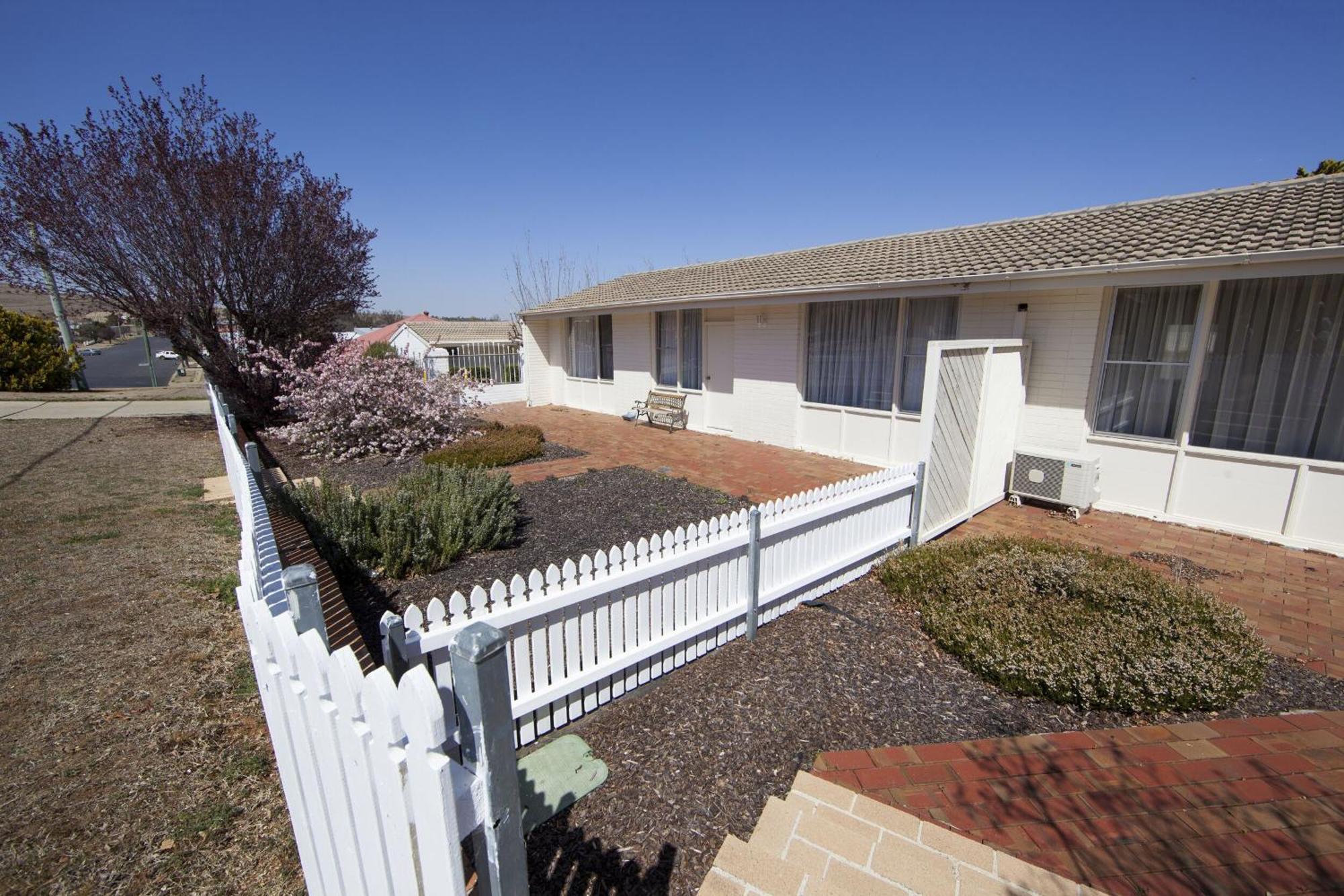 Redhill Cooma Motor Inn ภายนอก รูปภาพ