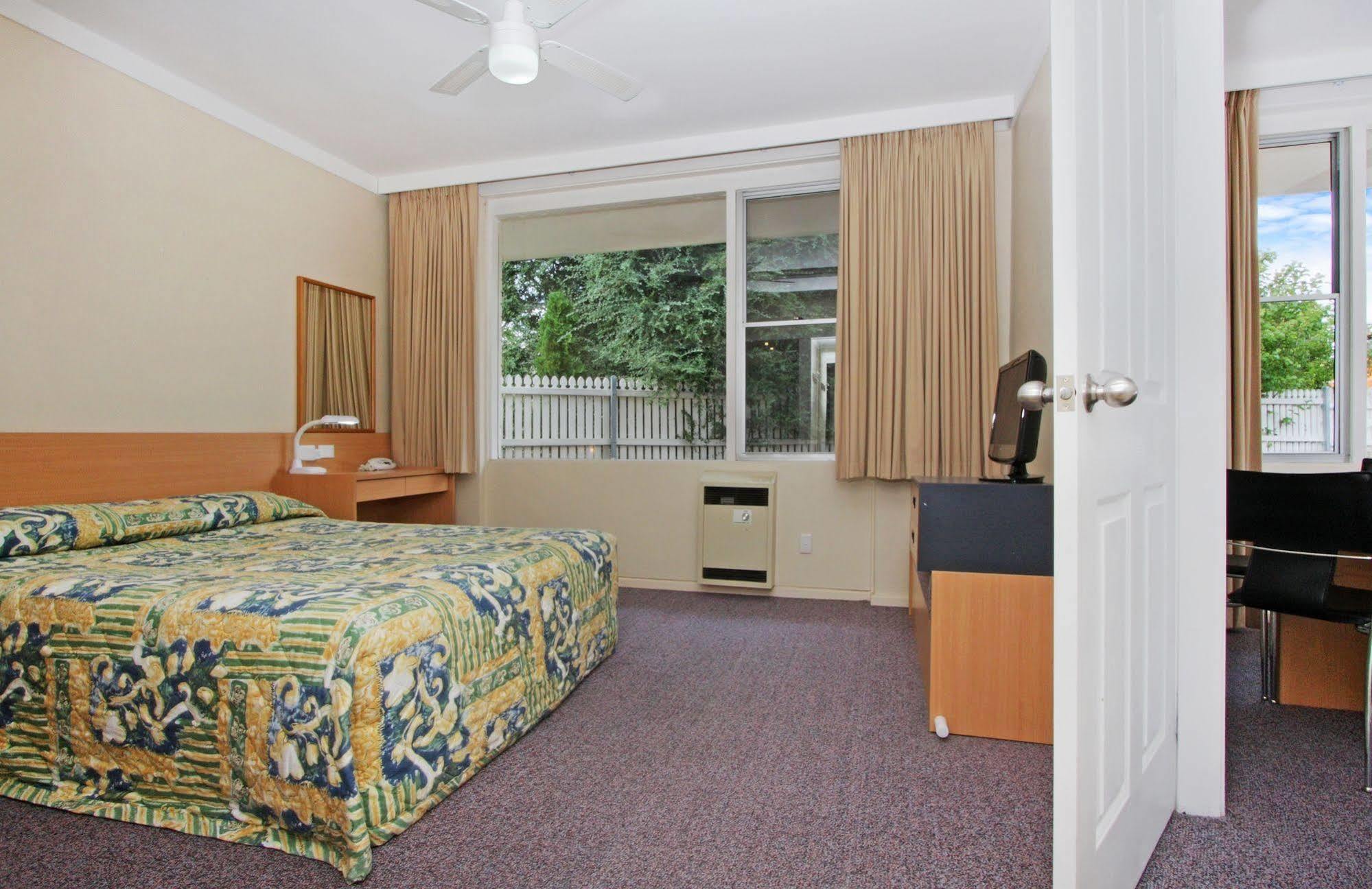 Redhill Cooma Motor Inn ภายนอก รูปภาพ