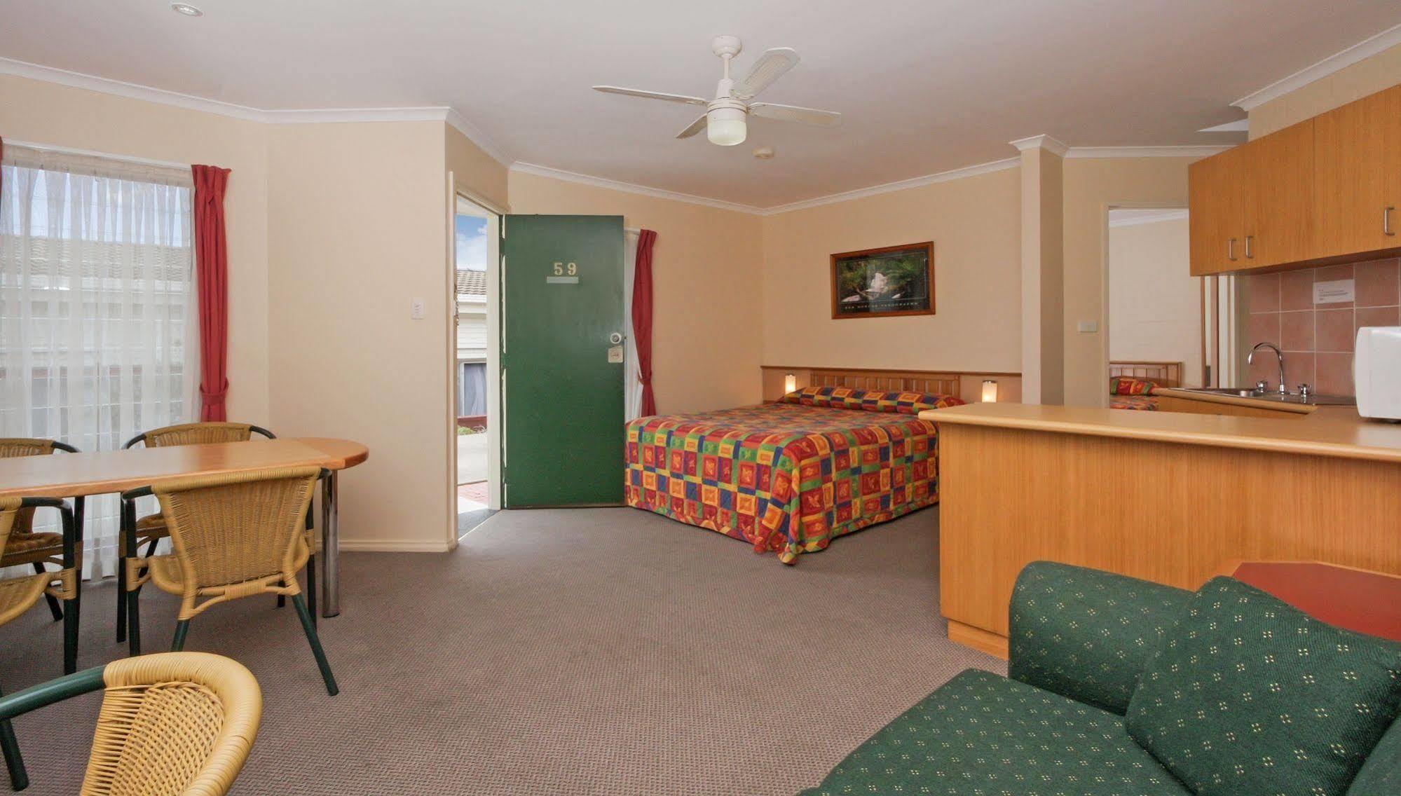 Redhill Cooma Motor Inn ภายนอก รูปภาพ