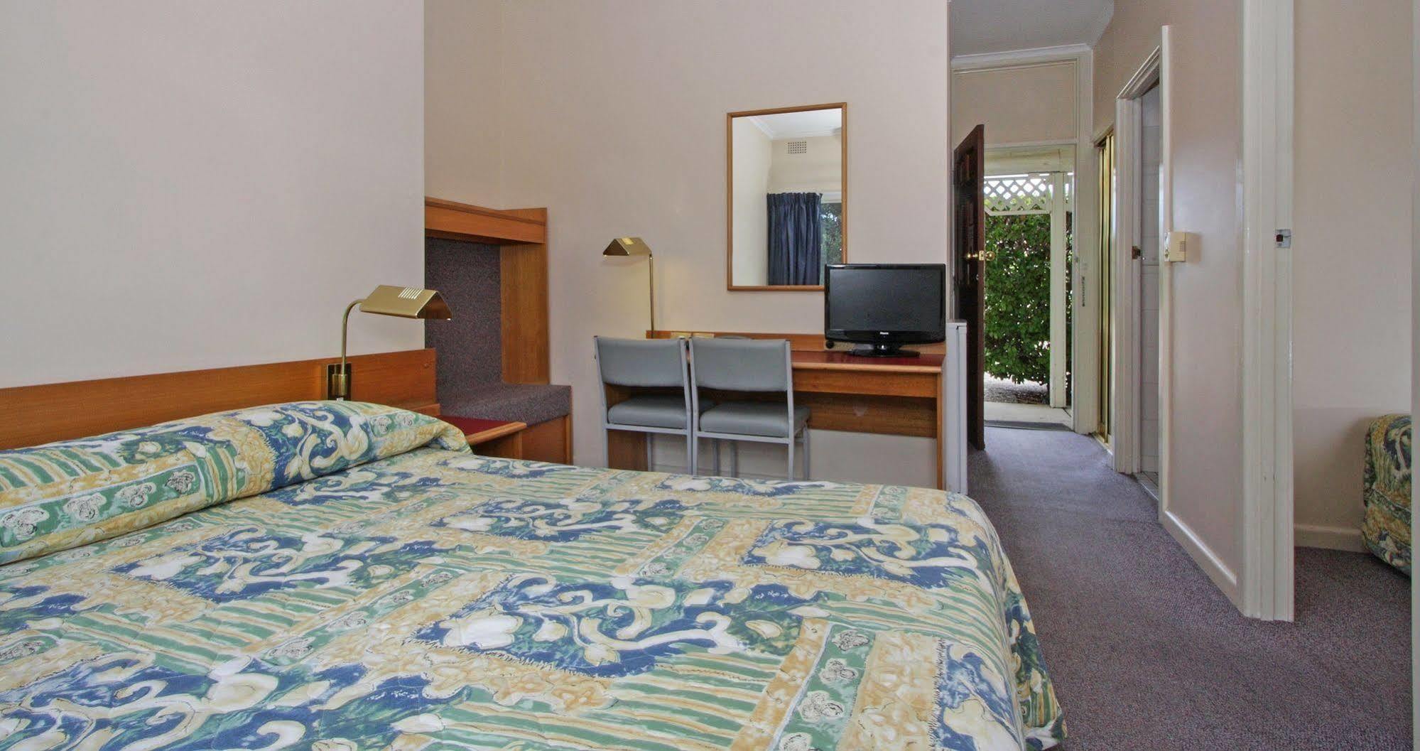 Redhill Cooma Motor Inn ภายนอก รูปภาพ