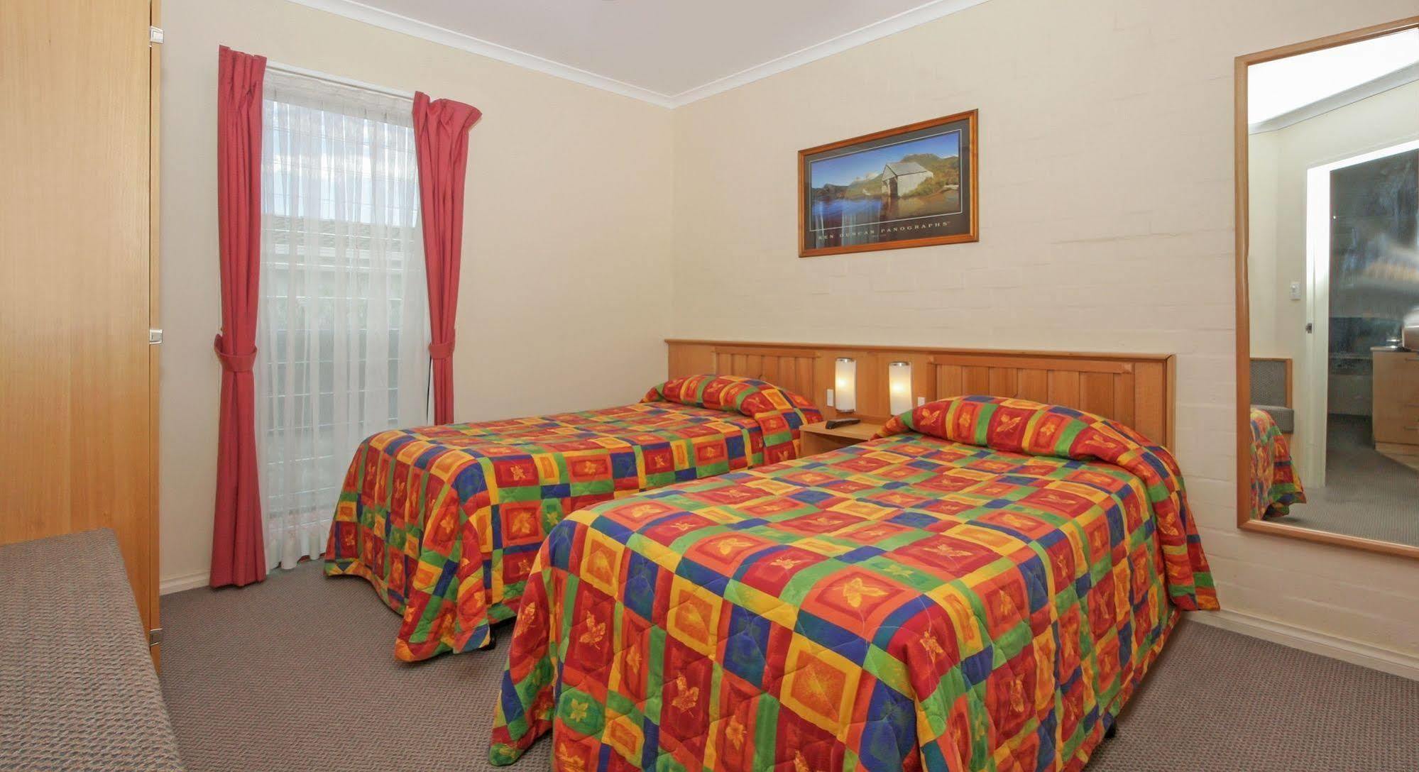 Redhill Cooma Motor Inn ภายนอก รูปภาพ