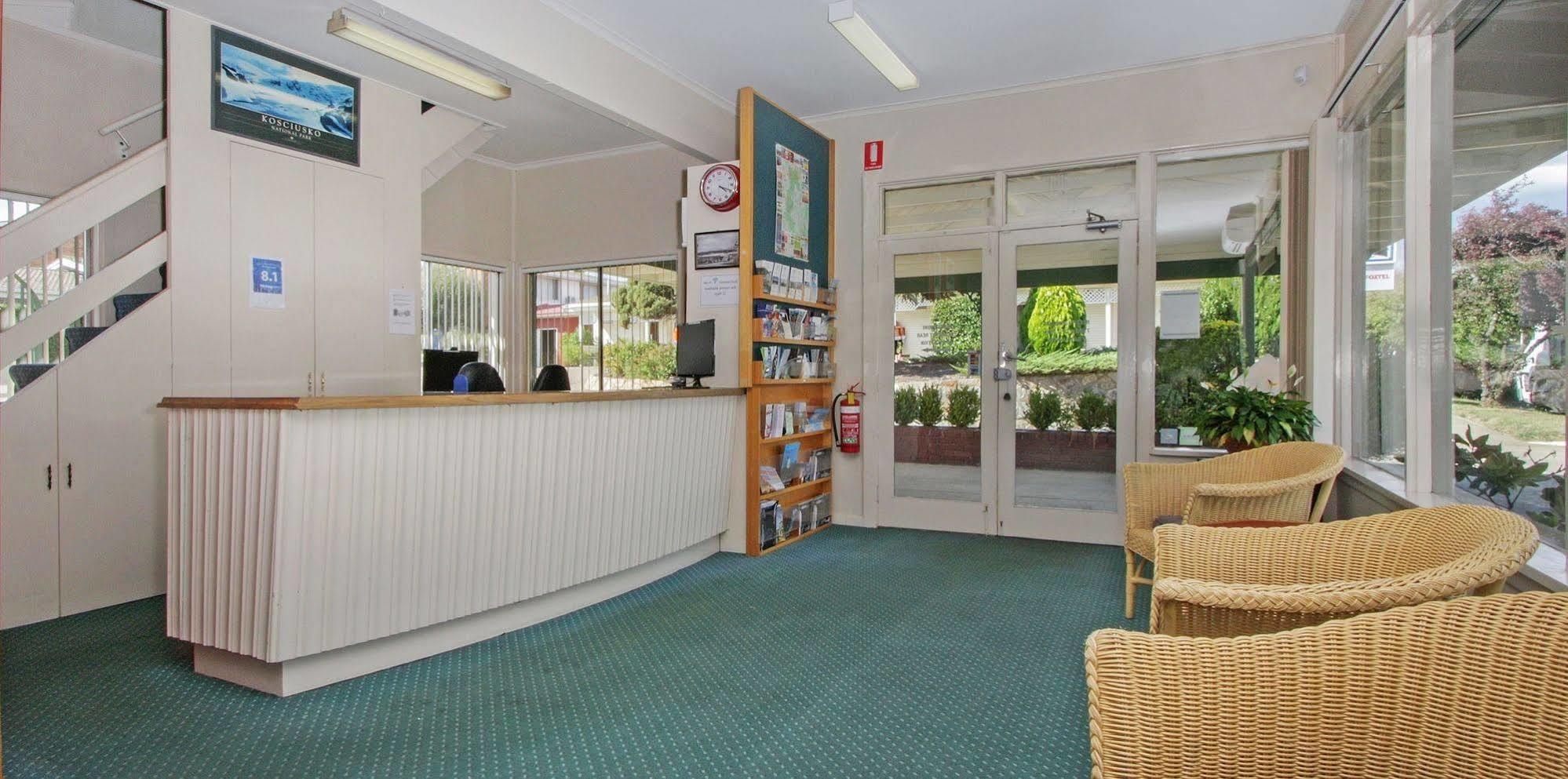 Redhill Cooma Motor Inn ภายนอก รูปภาพ
